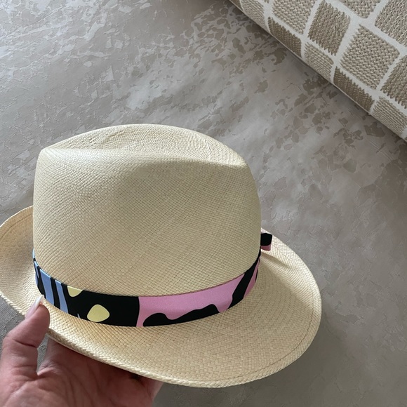 BRAND NEW! NEVER WORN IN BOX W PAPERS! CHANEL STRAW FEDORA 2022 SS COLLECTIONS - Picture 2 of 4